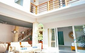 Apple Villa & Suite Seminyak